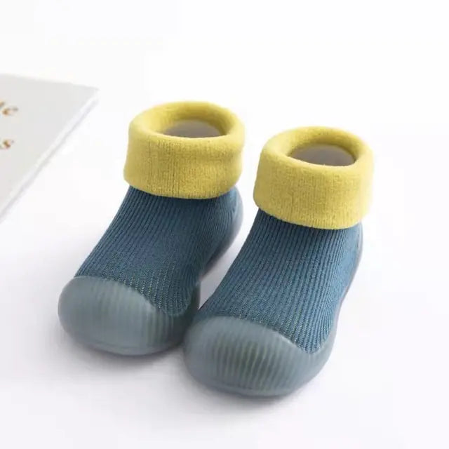 Zapatos con calcetines súper cálidos para niños