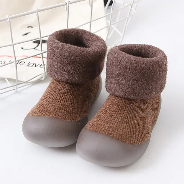 Zapatos con calcetines súper cálidos para niños